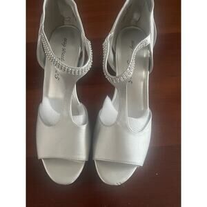 Easy Street Alive 5 Women’s Pumps Flash Silver Size 8.5M Dance Flex Sole NEW